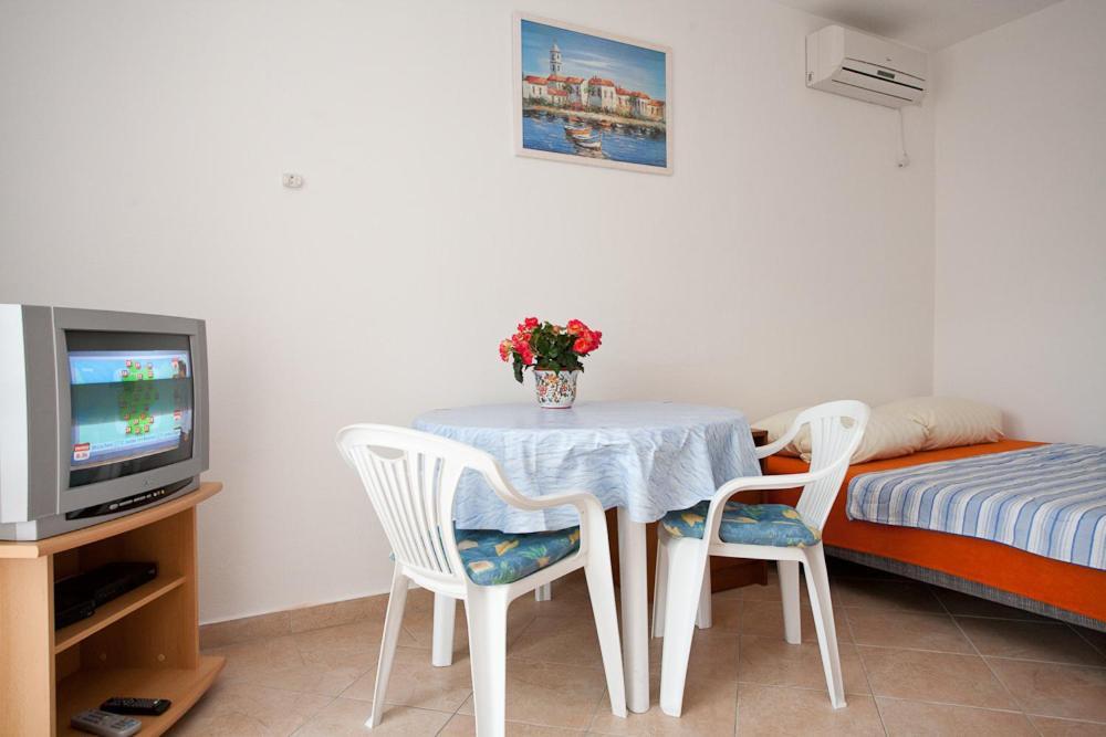 Apartments Mato Krk Town Exterior photo
