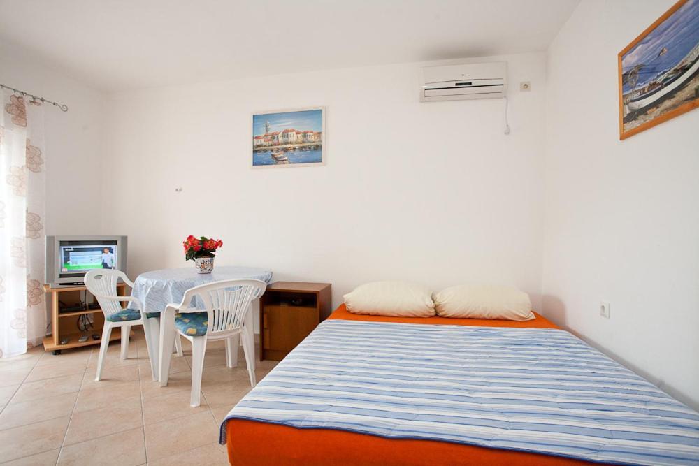 Apartments Mato Krk Town Exterior photo